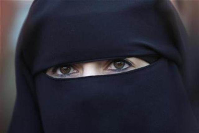 anne an assumed name a 31 year old french woman who has been fined for wearing a niqab while driving speaks during a news conference in nantes western france april 23 2010 photo reuters anne an assumed name a 31 year old french woman who has been fined for wearing a niqab while driving speaks during a news conference in nantes western france april 23 2010 photo reuters