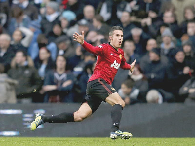 van persie stuns city in derby thriller