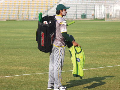 haris sohail to undergo scans after injury scare