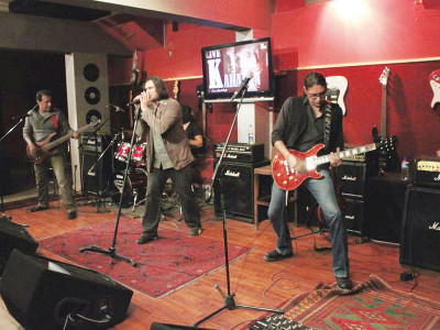 jokes rock music and a night to remember with karavan jokes rock music and a night to remember with karavan