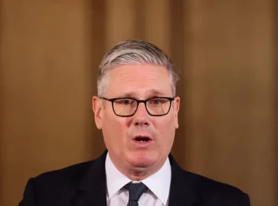 starmer defies calls to quit