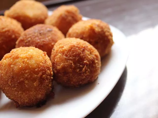 even though these crunchy macaroni and cheese balls taste terrific without any dipping sauce you can also couple them up with a bit of tabasco photo arhama siddiqa even though these crunchy macaroni and cheese balls taste terrific without any dipping sauce you can also couple them up with a bit of tabasco photo arhama siddiqa