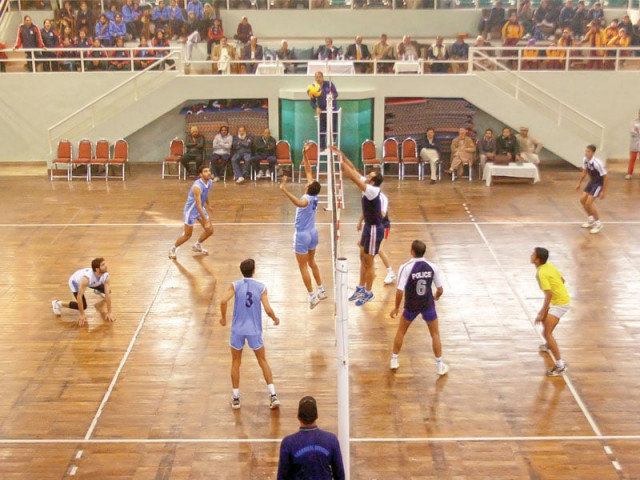police 039 s volleyball team jostles for the upper hand photo shafiq malik express police 039 s volleyball team jostles for the upper hand photo shafiq malik express
