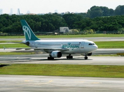 two dead 11 hurt in myanmar plane crash landing