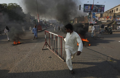 attack on aswj leader sparks violent protests in karachi attack on aswj leader sparks violent protests in karachi