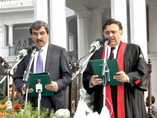makhdoom ahmed mehmood gets sworm in by lhc chief justice umar ata bandial photo abid nawaz express makhdoom ahmed mehmood gets sworm in by lhc chief justice umar ata bandial photo abid nawaz express