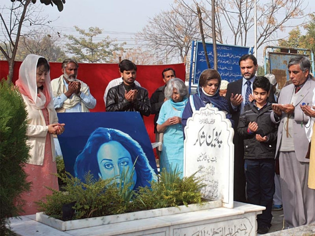 parveen shakir s friends and colleagues offer fateha for her at the h 8 graveyard on wednesday photo muhammad javaid parveen shakir s friends and colleagues offer fateha for her at the h 8 graveyard on wednesday photo muhammad javaid
