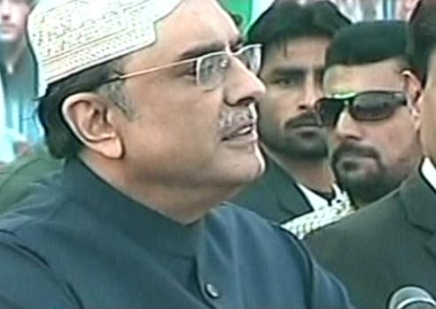 zardari speaks to the people gathered at garhi khuda bukhsh to commemorate benazir bhutto 039 s death anniversary photo express