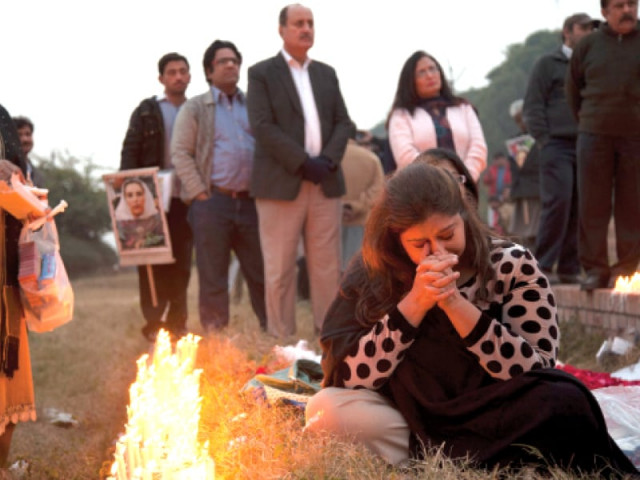 mourners unable to control their emotions on the slain premier s death anniversary on thursday candlelight vigils quran khwani held in the twin cities photo muhammad javaid myra iqbal express mourners unable to control their emotions on the slain premier s death anniversary on thursday candlelight vigils quran khwani held in the twin cities photo muhammad javaid myra iqbal express
