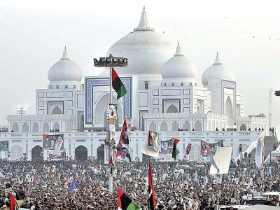 divided over leaders but united over love for the bhuttos divided over leaders but united over love for the bhuttos