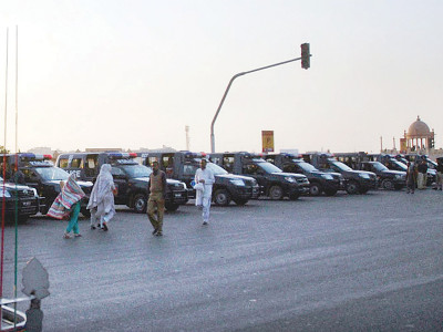 karachi police spoil new year s party