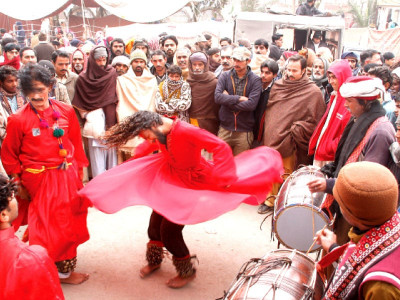 malangs dancing to drums at data darbar