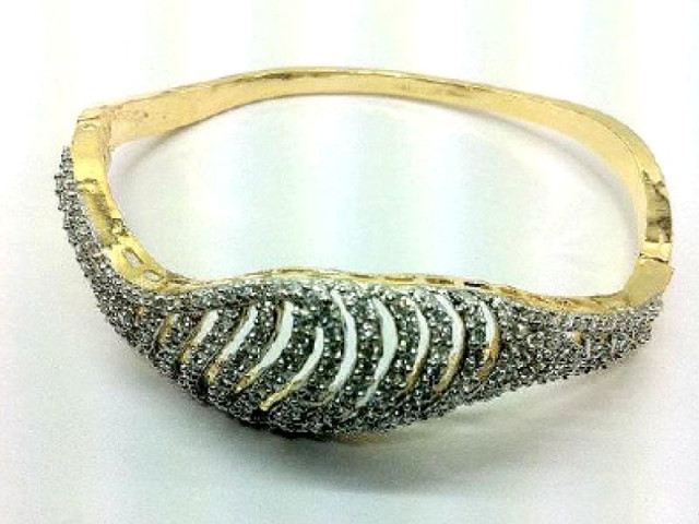 options for wearing jewellery during winter are minimal because you are laden with many layers on to you photo publicity file options for wearing jewellery during winter are minimal because you are laden with many layers on to you photo publicity file