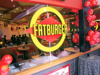 big and juicy fatburger comes to town big and juicy fatburger comes to town