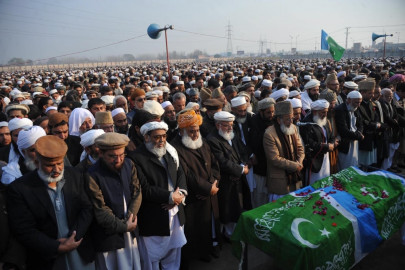 qazi hussain ahmed s funeral prayers held in peshawar