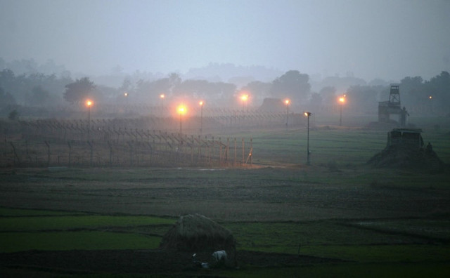 indian security posts r are seen along the border between india and pakistan in suchetgarh southwest of jammu january 6 2013 photo reuters indian security posts r are seen along the border between india and pakistan in suchetgarh southwest of jammu january 6 2013 photo reuters
