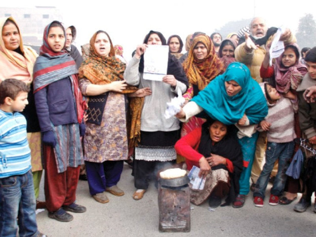 protestors urged sngpl officials to take immediate steps to improve the supply