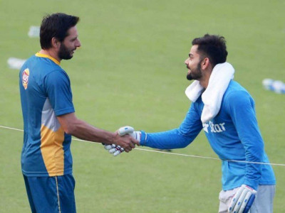 virat kohli gifting shahid afridi a jersey proves that cricket transcends boundaries virat kohli gifting shahid afridi a jersey proves that cricket transcends boundaries