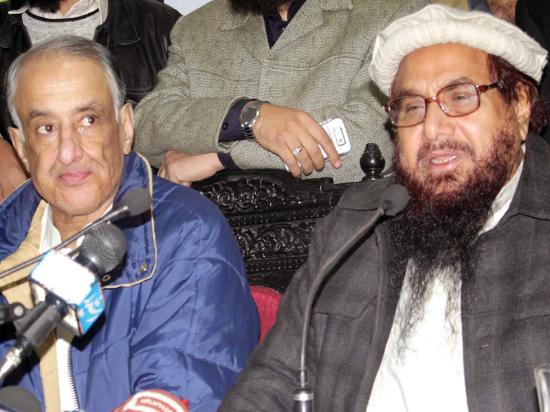 jamaatud dawa chief hafiz saeed flanked by jamhoori watan party president talal bugti during a news conference photo inp