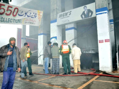 building inferno three injured in plaza fire 2 critical