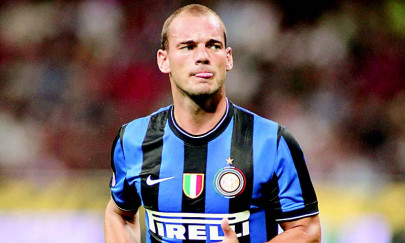 football galatasaray open talks with sneijder