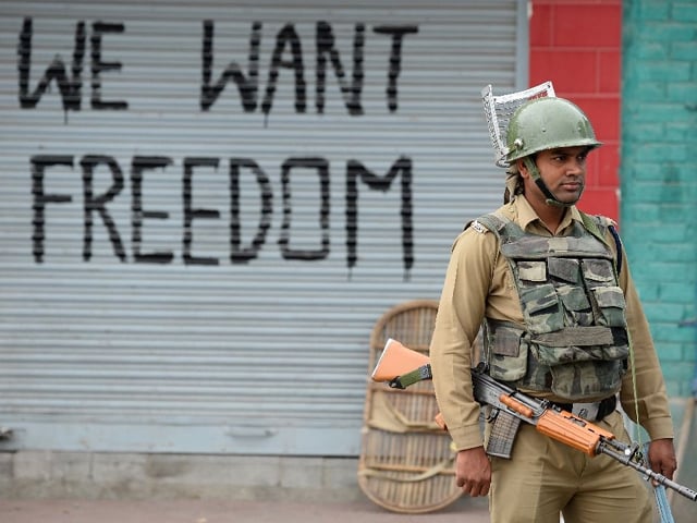 an indian paramilitary trooper stands guard during curfew in downtown srinagar on august 26 2016 photo getty
