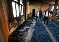 israeli settlers torch two west bank mosques