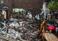 6 killed in mumbai building collapse