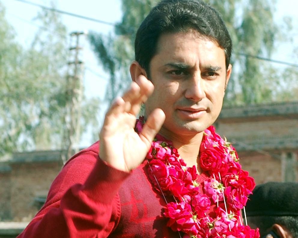 saeed ajmal on his arrival at faisalabad 039 s agriculture university photo inp