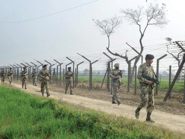 indian forces patrol along the india pakistan border photo afp indian forces patrol along the india pakistan border photo afp