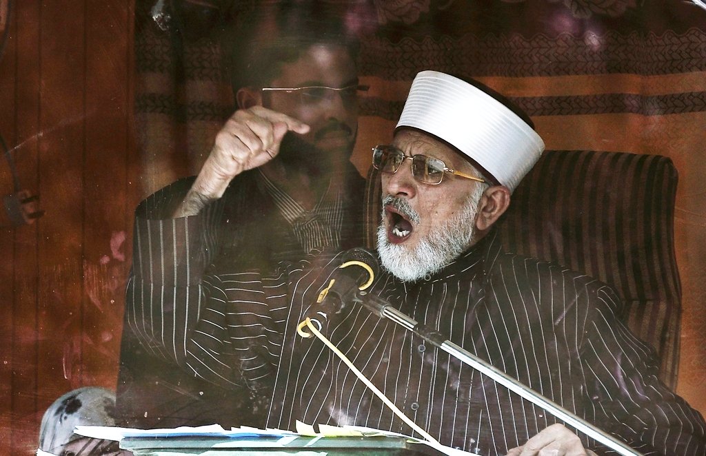 leader of minhaj ul quran international tahirul qadri addresses his supporters from behind the window of an armoured vehicle on the second day of protests in islamabad january 15 2013 photo reuters