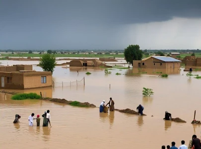 met office warns of heatwaves possible flooding across pakistan