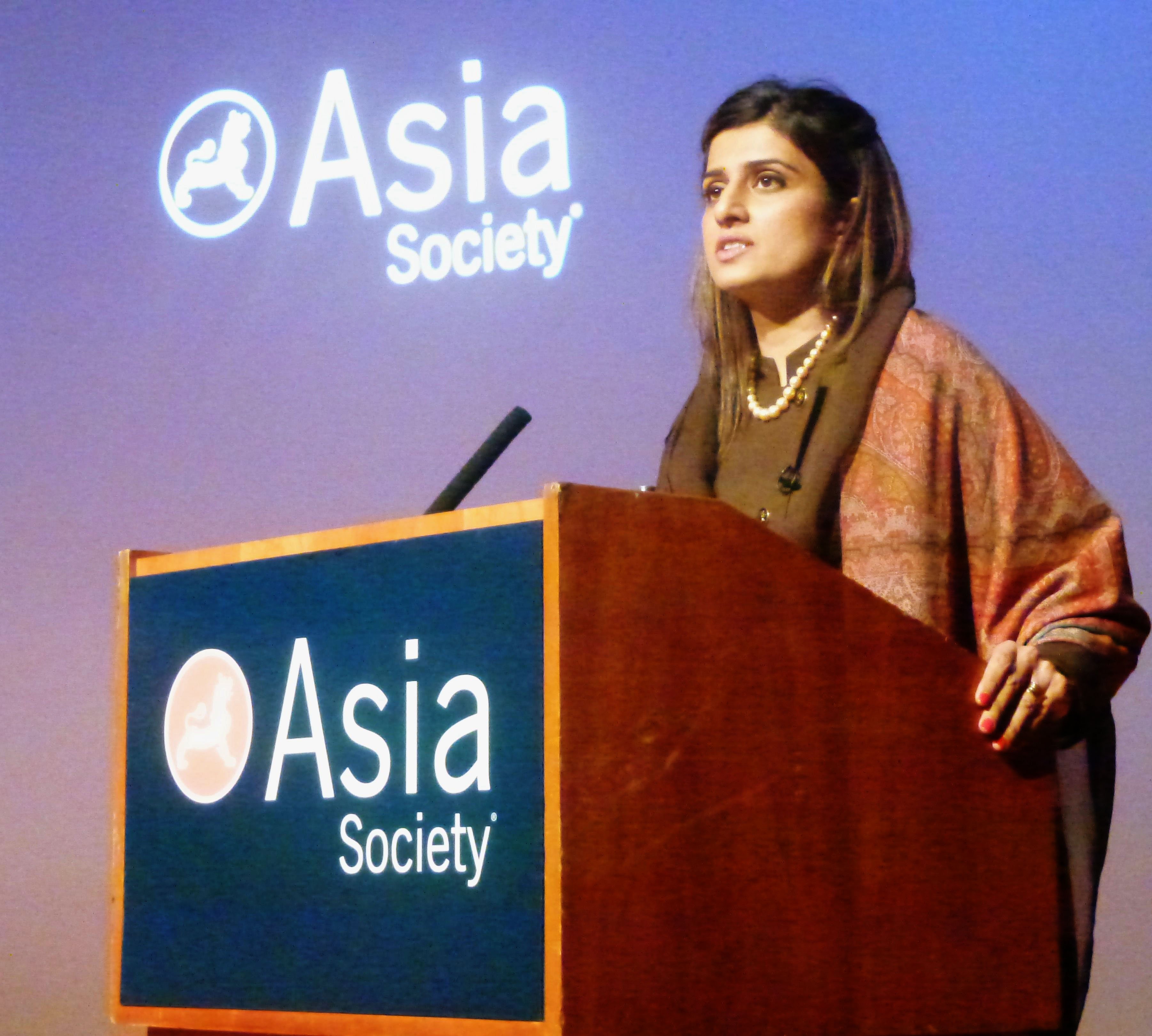 foreign minister hina rabbani khar addressing a select gathering of opinion leaders at the asis society new york photo courtesy pakistan mission