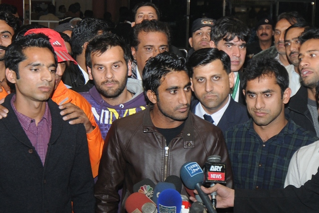 pakistani field hockey players talk with media representatives on their return from india in lahore on january 16 2013 afp photo arif ali