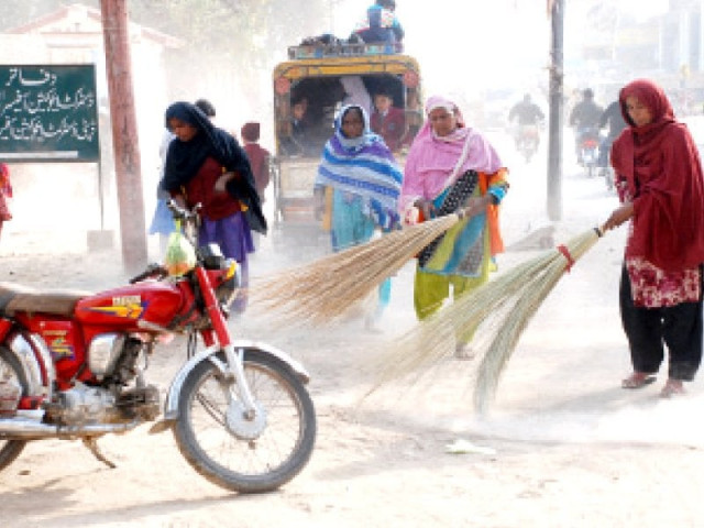 district administration cleanliness week begins in ry khan