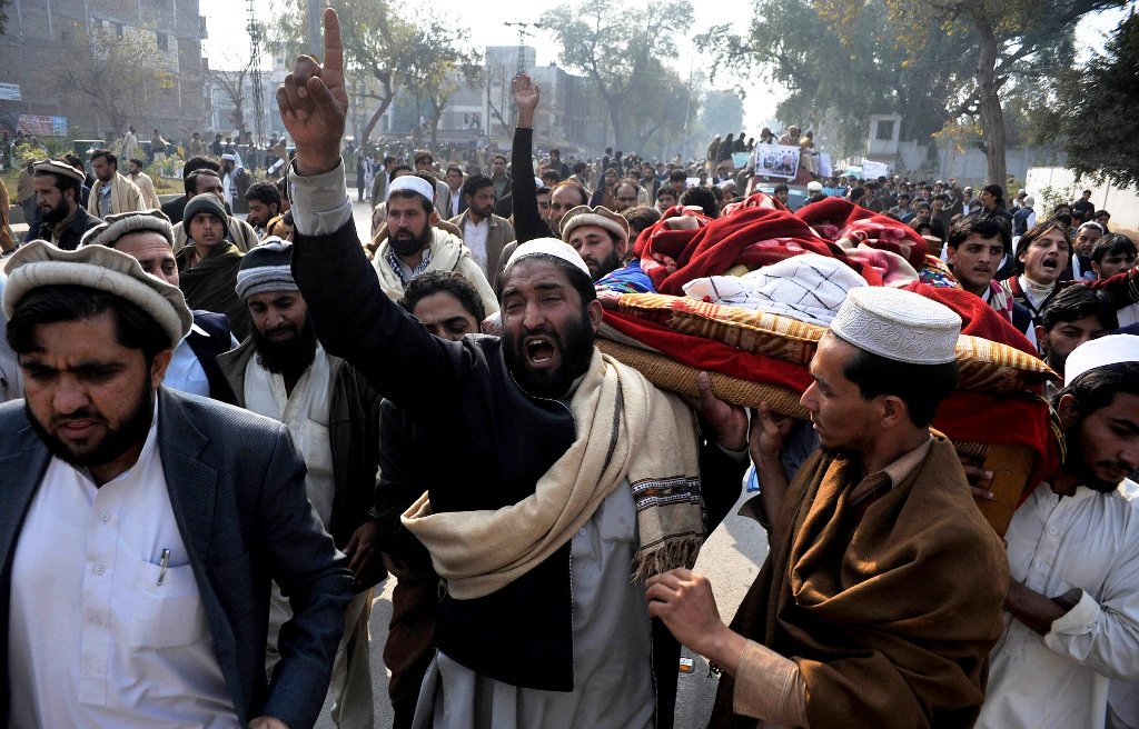 bara tribesmen protest with bodies of those killed outisde the governor house in peshawar on january 16 2013 photo afp