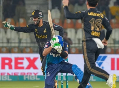 hbl psl x peshawar zalmi cruise past multan sultans with 7 wicket win
