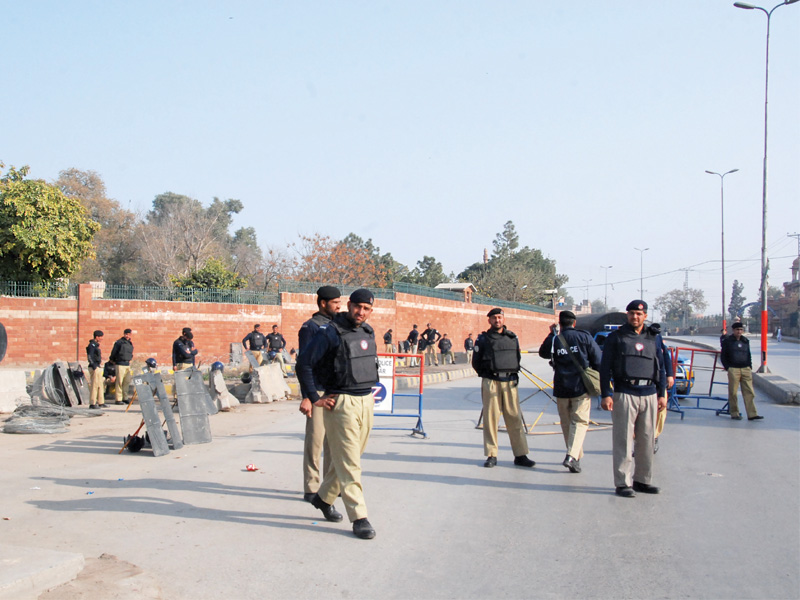 police barricade jail road opposite governor house and blocked all vehicular traffic photo ghaffar baig express