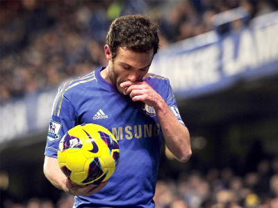 wenger hopes to add to chelsea s home blues