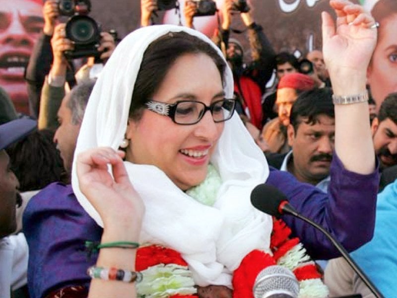 benazir bhutto during her last address at liaquat bagh in rawalpindi shortly before her assassination photo file