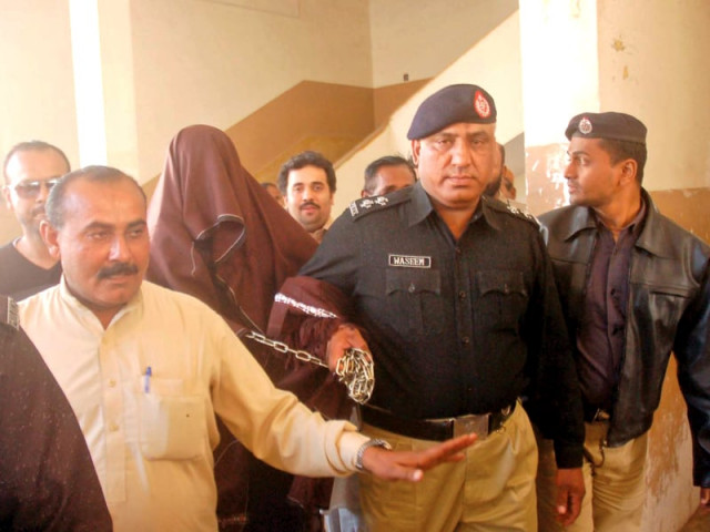 police officials escort shahrukh jatoi to court in karachi photo ppi police officials escort shahrukh jatoi to court in karachi photo ppi