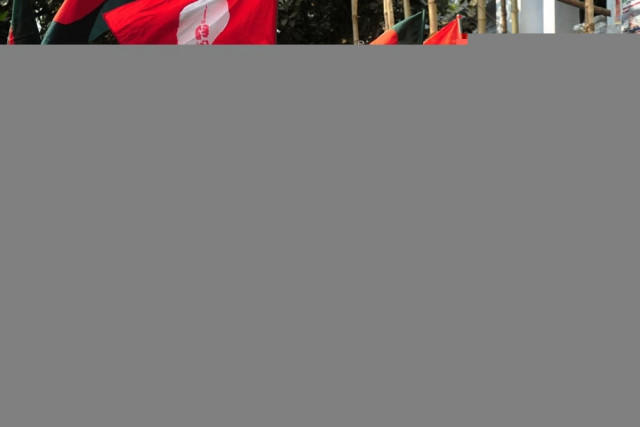 activists and former freedom fighters who fought in the 1971 war demonstrate outside the international crimes tribunal court premises in dhaka photo afp activists and former freedom fighters who fought in the 1971 war demonstrate outside the international crimes tribunal court premises in dhaka photo afp