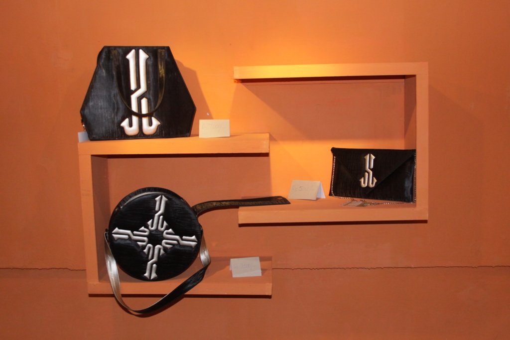 sundas khusro has challenged conventional handbag design by designing multi purpose hand bags clutches organisers and drum bags in leatherite