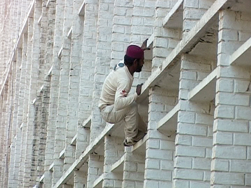 sukkur s spiderman brings answers straight to struggling students