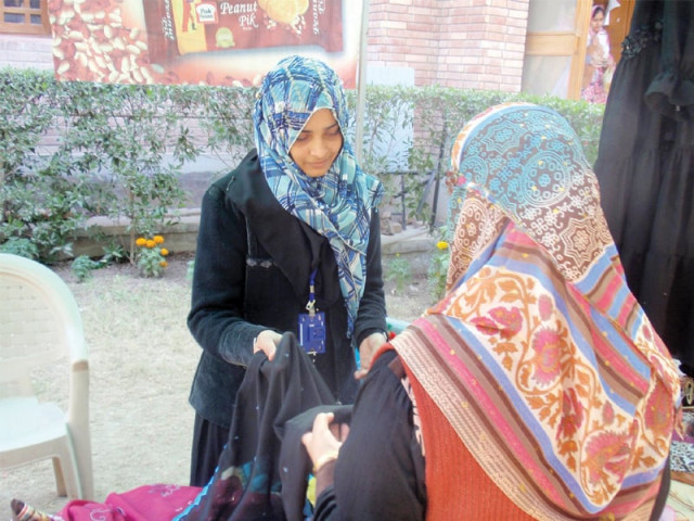 students of iba sukkur asma mahar and quratul ain designed hijabs and abayas using embroidery and applique work photo express students of iba sukkur asma mahar and quratul ain designed hijabs and abayas using embroidery and applique work photo express