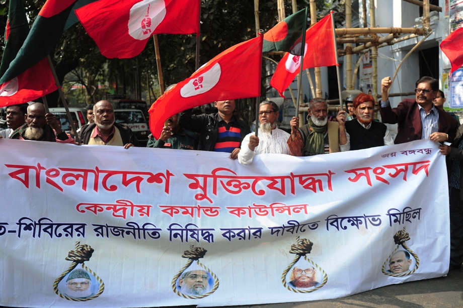 activists and former freedom fighters who fought in the 1971 war demonstrate outside the international crimes tribunal court premises in dhaka photo afp file
