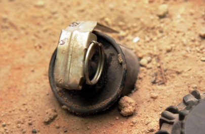 1 killed 2 injured in karachi hand grenade attack