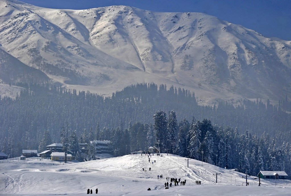 gulmarg the region 039 s main resort on the indian side of the divided himalayan region is popular with daredevil skiers mostly from asia and europe photo afp