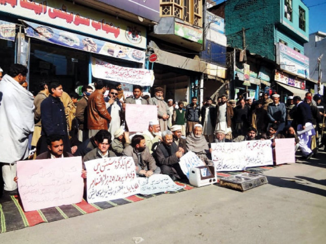 residents hold placards to draw attention of concerned authorities during their protest against power cuts in swat on thursday photo online residents hold placards to draw attention of concerned authorities during their protest against power cuts in swat on thursday photo online