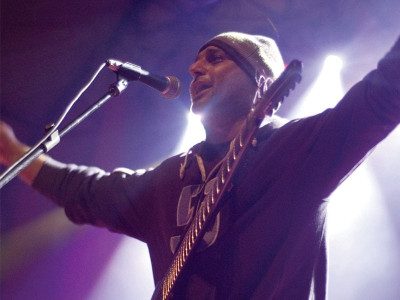 rocking peshawar ali azmat humayun khan bring down the house